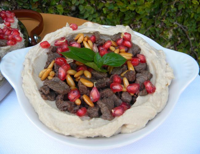 Hummus Billahme (Meat Hummus)